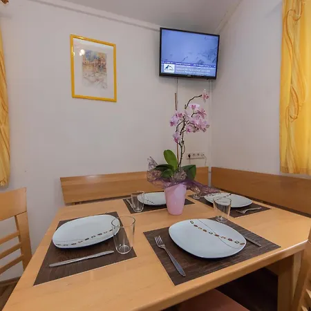 Modern Mansion In Near Area بيت للعطل