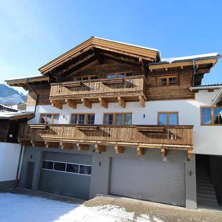 Vakantiehuis Modern Mansion In Near Area